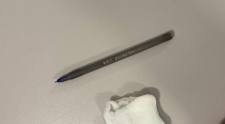 Украинец из-за спора проглотил шариковую ручку и попал на операционный стол (фото)